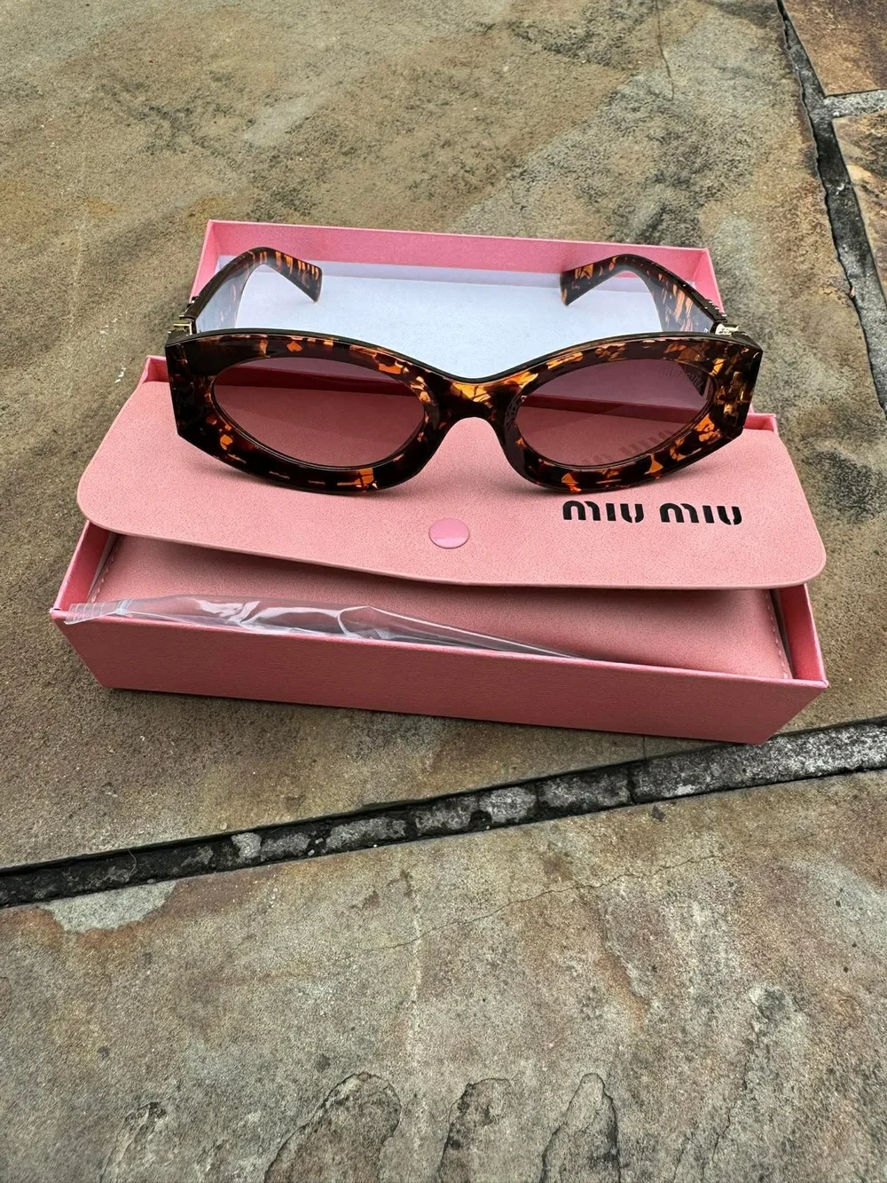 Tortoiseshell Frame Sunglasses